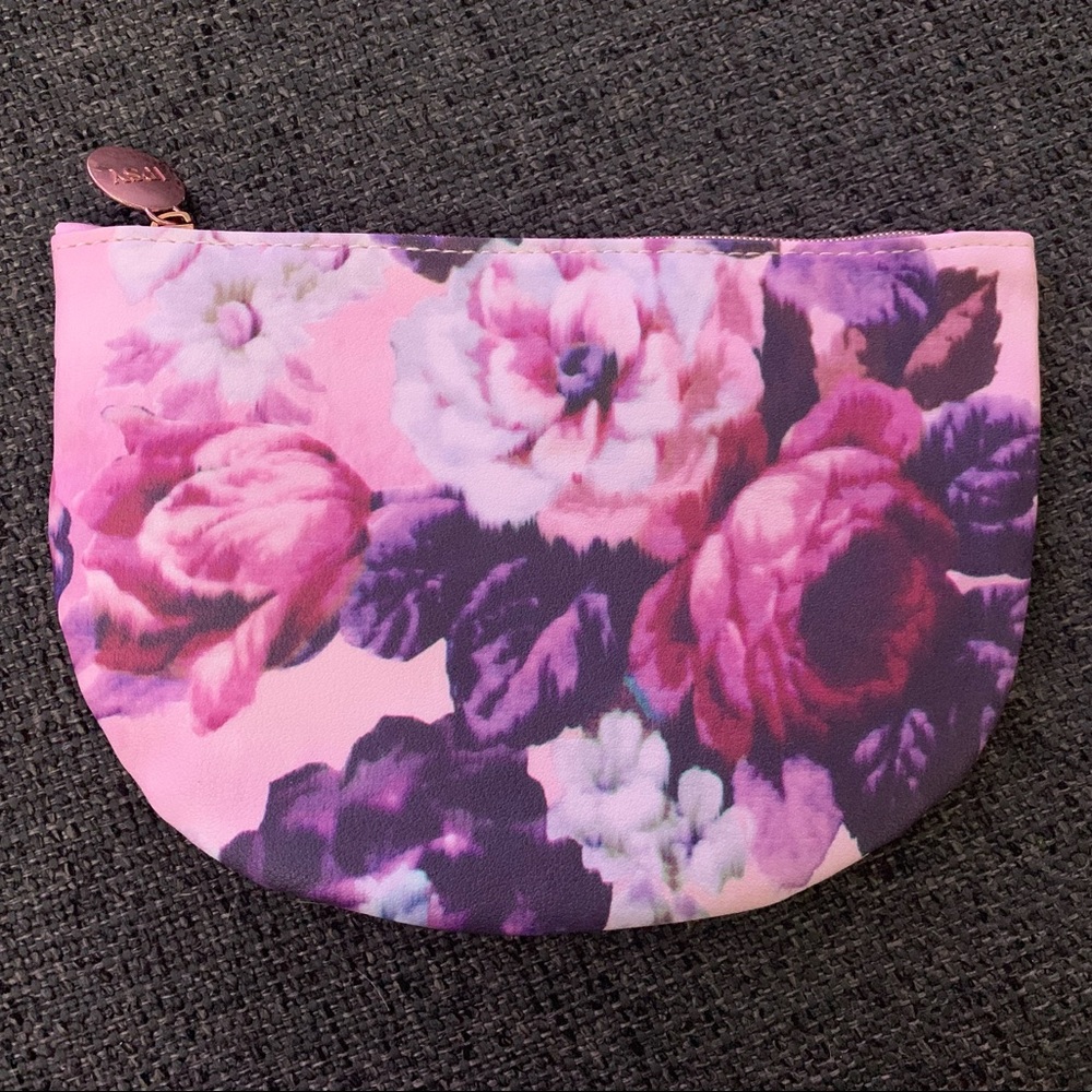 ✨5/$20✨ Ipsy May 2022 Makeup Bag Only